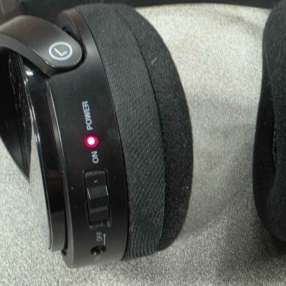 Sony‎ Wireless Headphones with Base Excellent RF Stereo MDR-RF912R